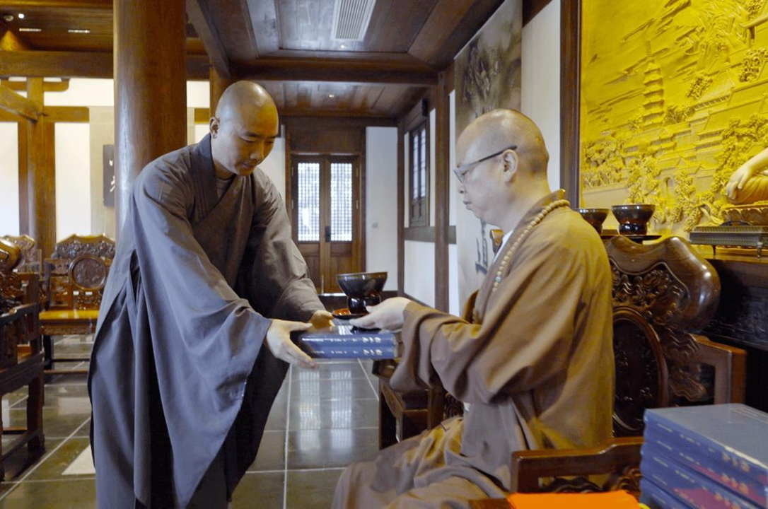 图7 径山禅寺举行径山茶宴传承拜师礼.jpg