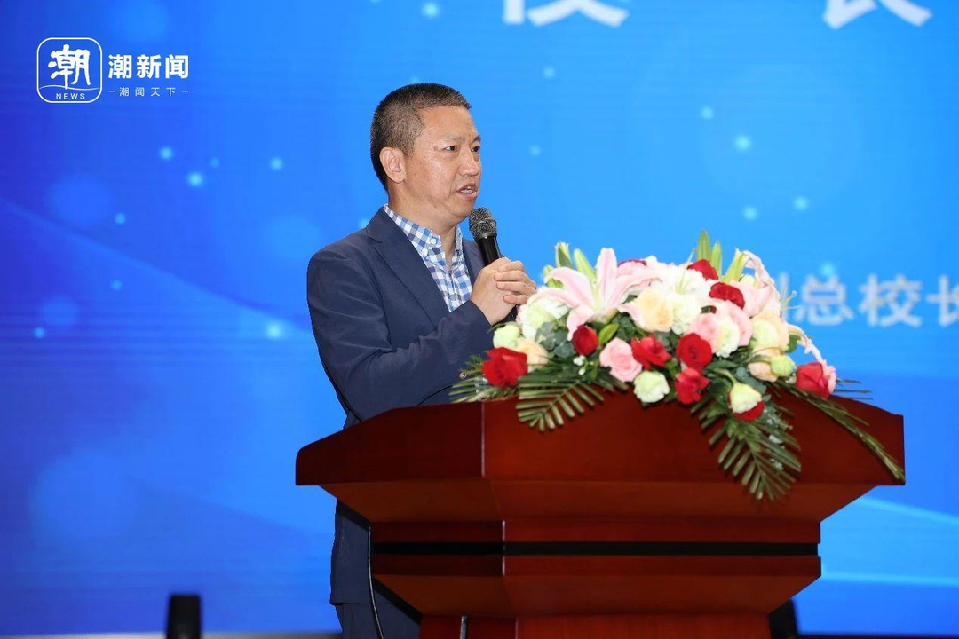 男人的脸被修图</br></br>中度可信度描述已自动生成