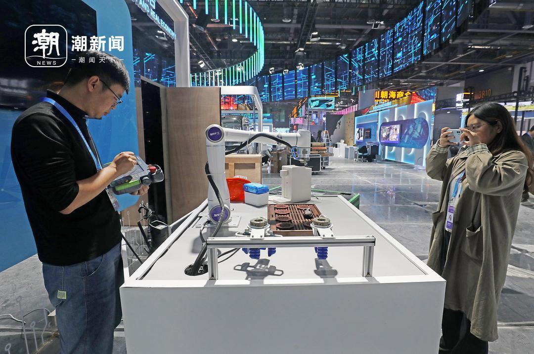 第二届数贸会准备就绪 记者探营感受新科技