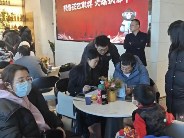 京沪房地产新政出台首周末，售楼处热闹起来了