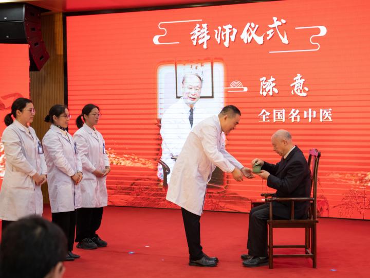 “一号难求”的全国名中医,为何来到奉化?