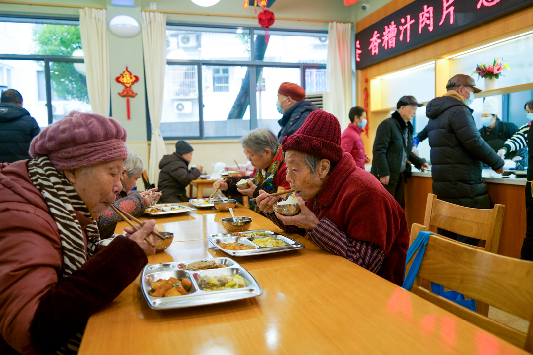 老人食堂1.png