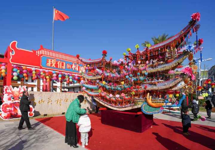 浙报聚焦丨乐清：龙灯亮起，新春灯展成游客打卡新去处