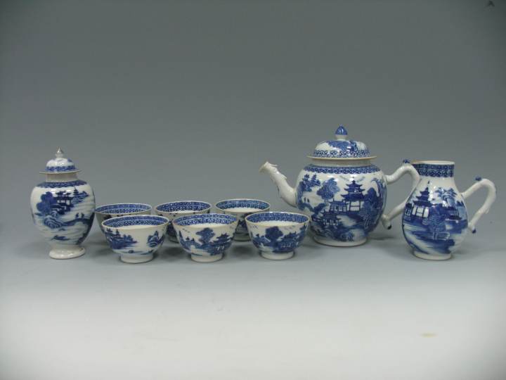 櫻】中国古玩 青磁 花唐草紋陽刻盃 酒器 箱付 唐物 [sy]