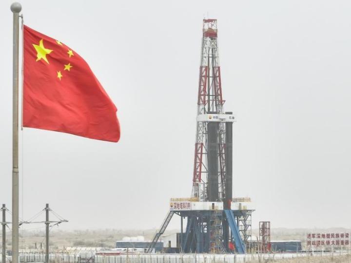 掘地三万尺！我国首口万米深地科探井新纪录诞生
