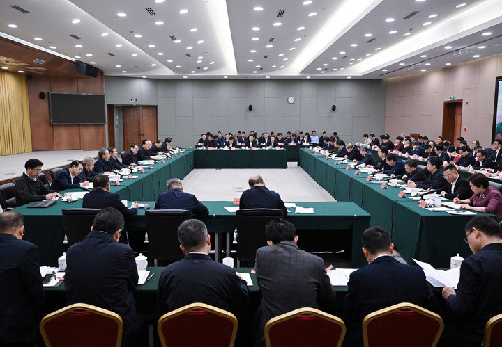 4月1日上午,省委常委会在杭州市召开会议。记者 胡元勇 摄.jpg