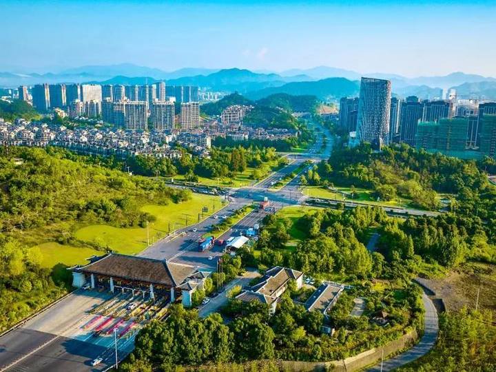 把厂房建进150米摩天大楼！临安“工业上楼”迸发产业新动能