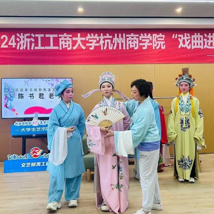 听戏又学戏，国粹戏曲圈粉小戏迷