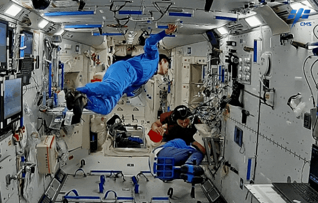航天员在太空如何量体重?答:亿点点物理知识和科技手段