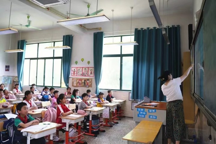 老师上课不再费嗓子啦!海宁学校用上这项“黑科技”