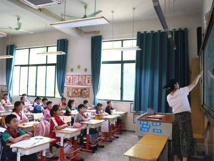 老师上课不再费嗓子啦!海宁学校用上这项“黑科技”