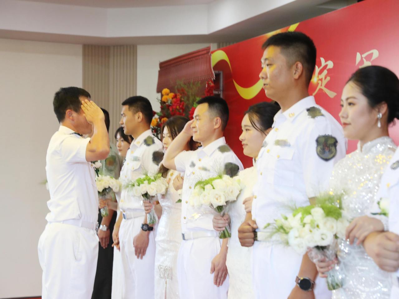 杭州市萧山区举办“情定军营,相守一生:守你·守家·守国”集体颁证仪式