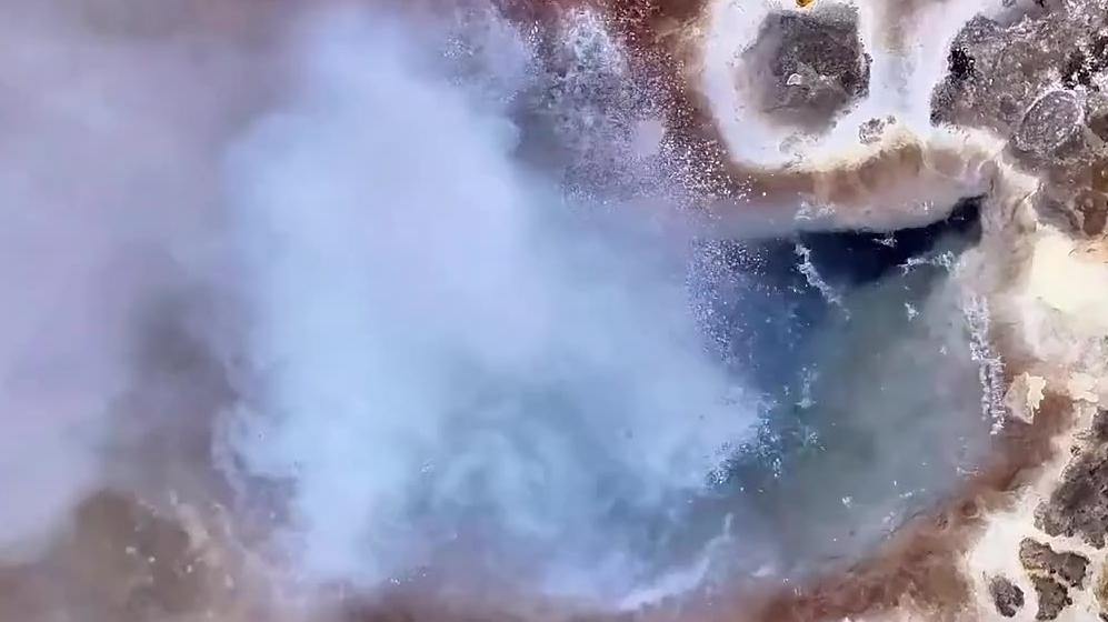 自然奇观!西藏达格架喷泉泉水涌动神秘壮观