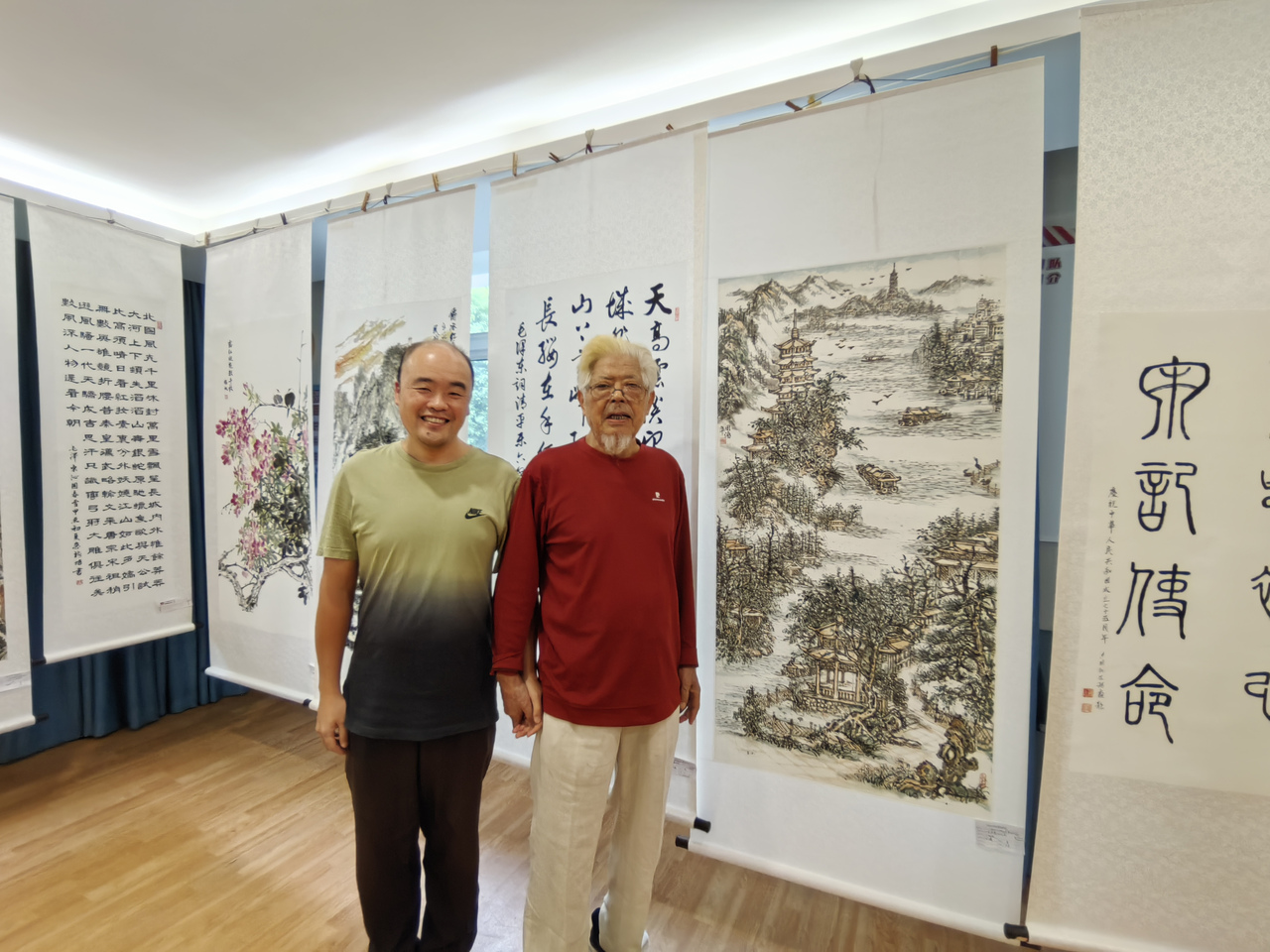 既有山水之美的描绘,也有人文景观的呈现,这场书画展满满爱国情