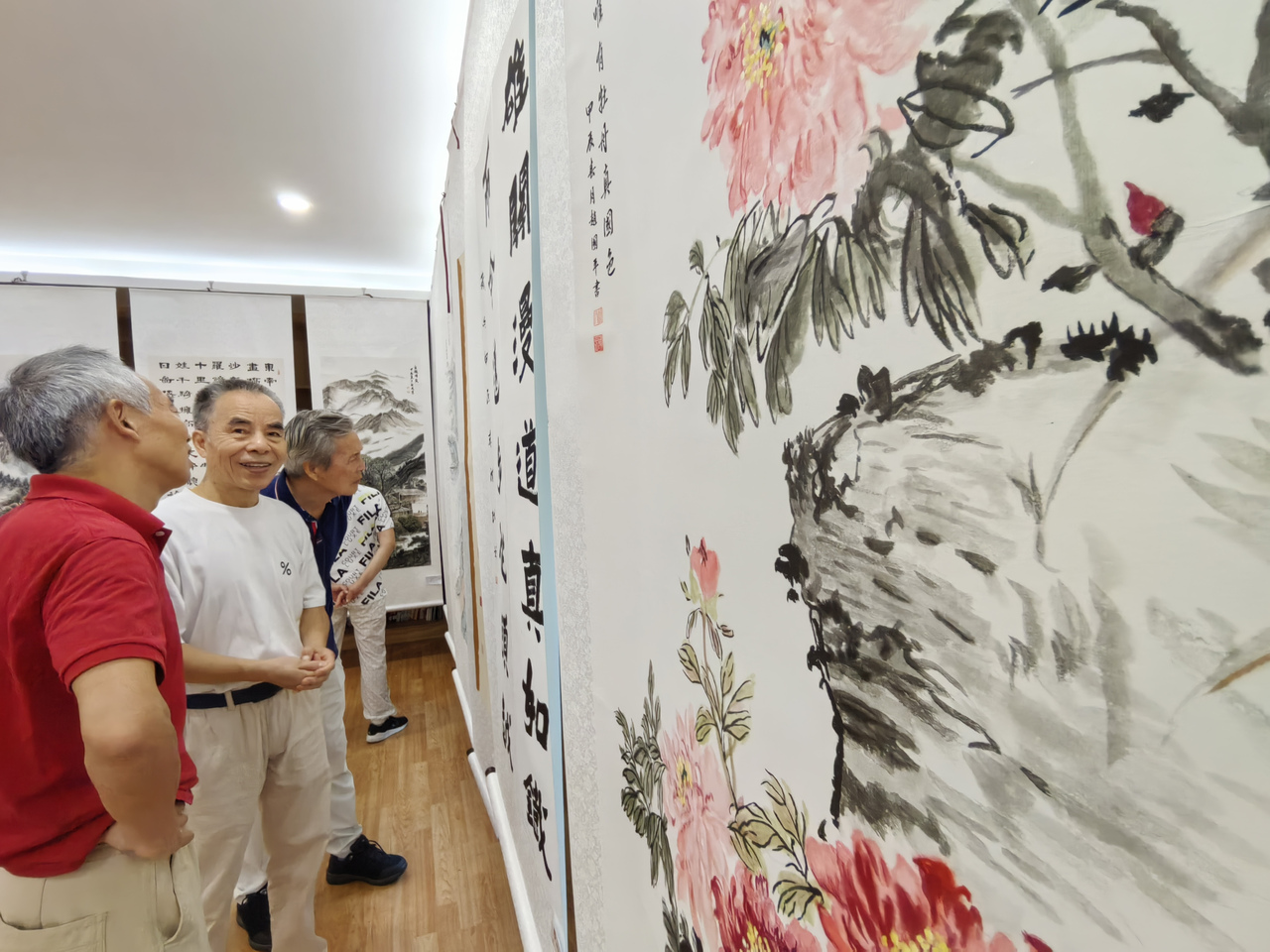 既有山水之美的描绘,也有人文景观的呈现,这场书画展满满爱国情