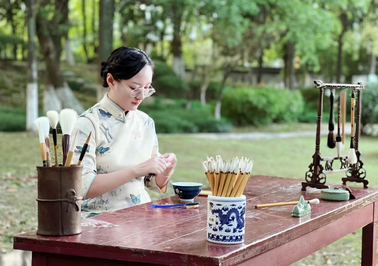 南浔: 95后湖笔制作技艺传承人让妙笔“生花”