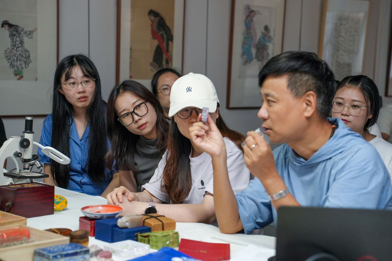 请来西泠印泥非遗传承人亲自授课，这样的非遗传承活动太棒了