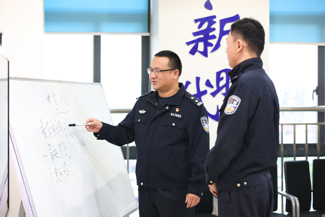 潮观警视 | 27年如一日，“老侦查员”传承着“红蓝”血脉