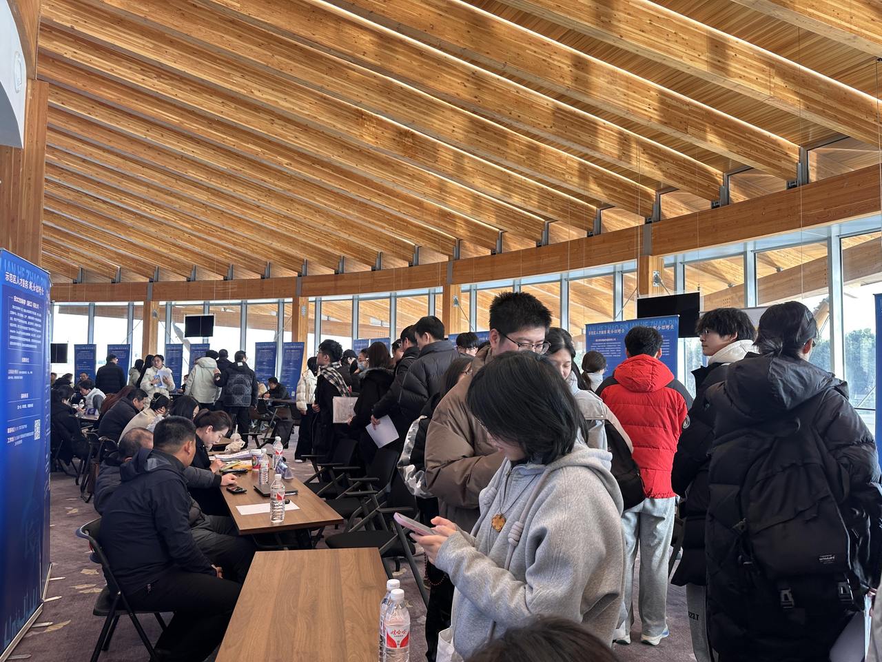 最高年薪超40万 示范区400个岗位纳英才