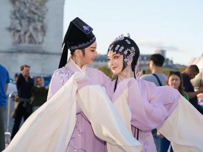 Shaoxing stages overture to revive opera