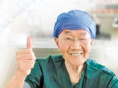 名人名家丨93岁外科泰斗彭淑牖坚守临床一线 刀锋写就医界传奇