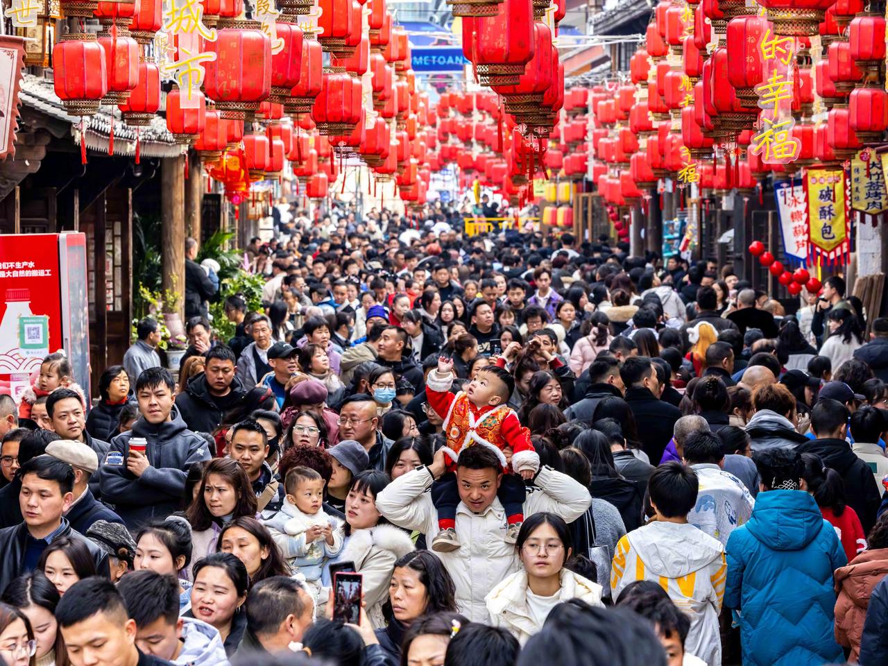 多地出现人从众场面,春节假期你出去玩了吗?