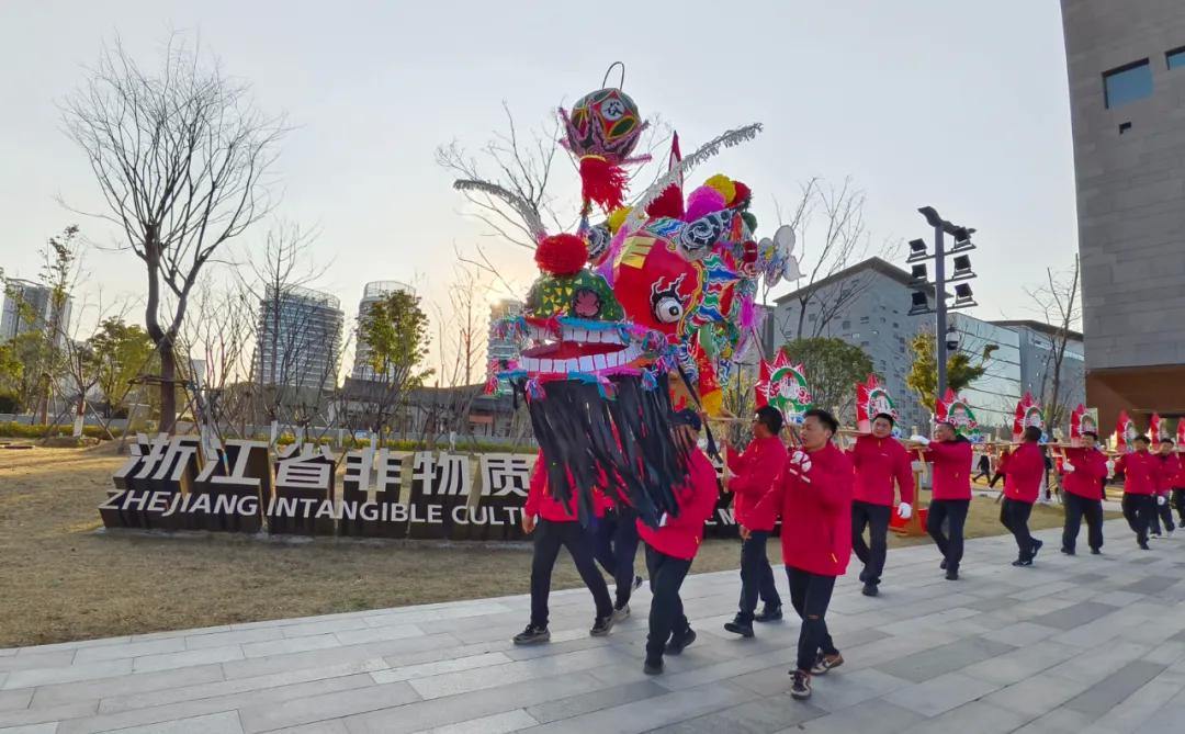 1887080624968065024.webp 图片