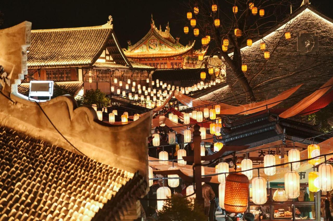 长街夜景.jpg