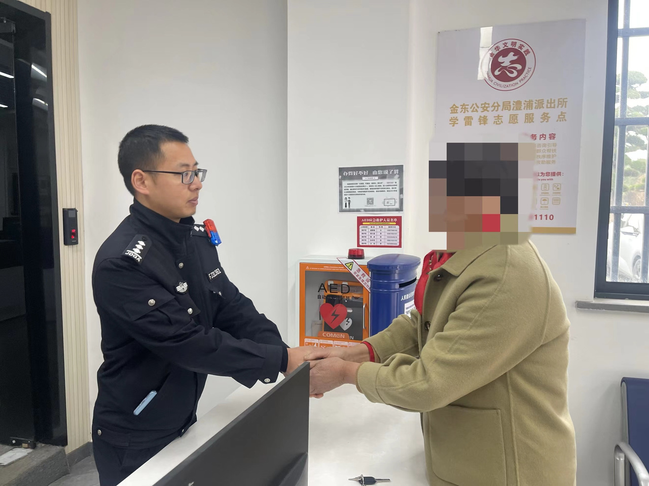 公交车上的钱包“历险记”