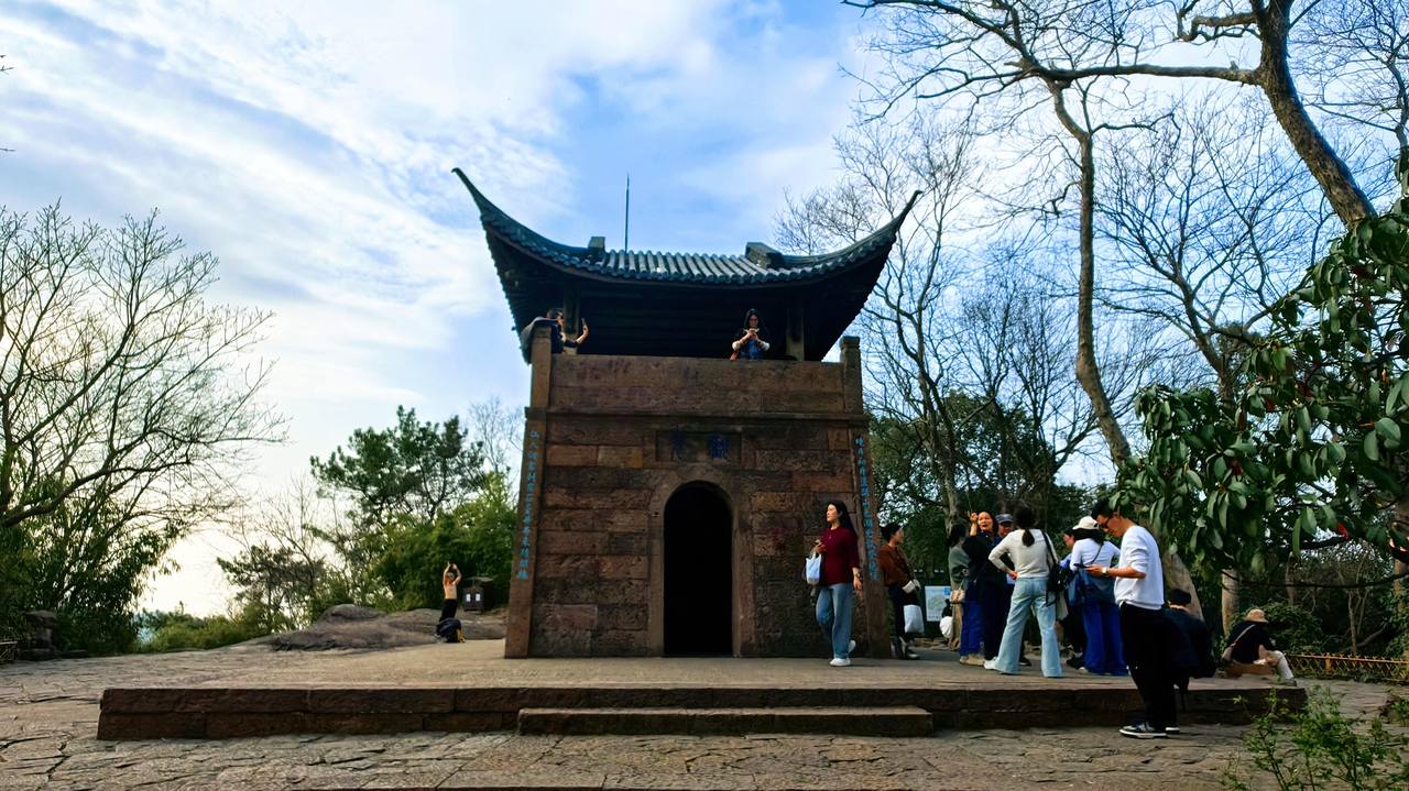 晚潮｜锦绣浙江寻古韵之旅：探秘揽胜宝石山