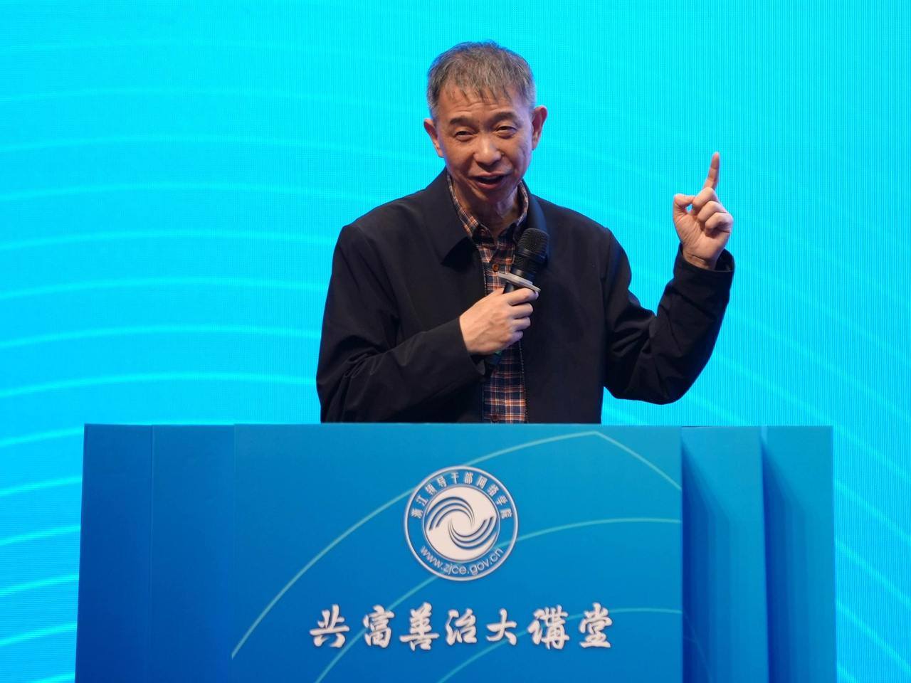 读端丨浙江近30万干部夜学AI 周国辉:各行各业都应取得人工智能时代的通行证