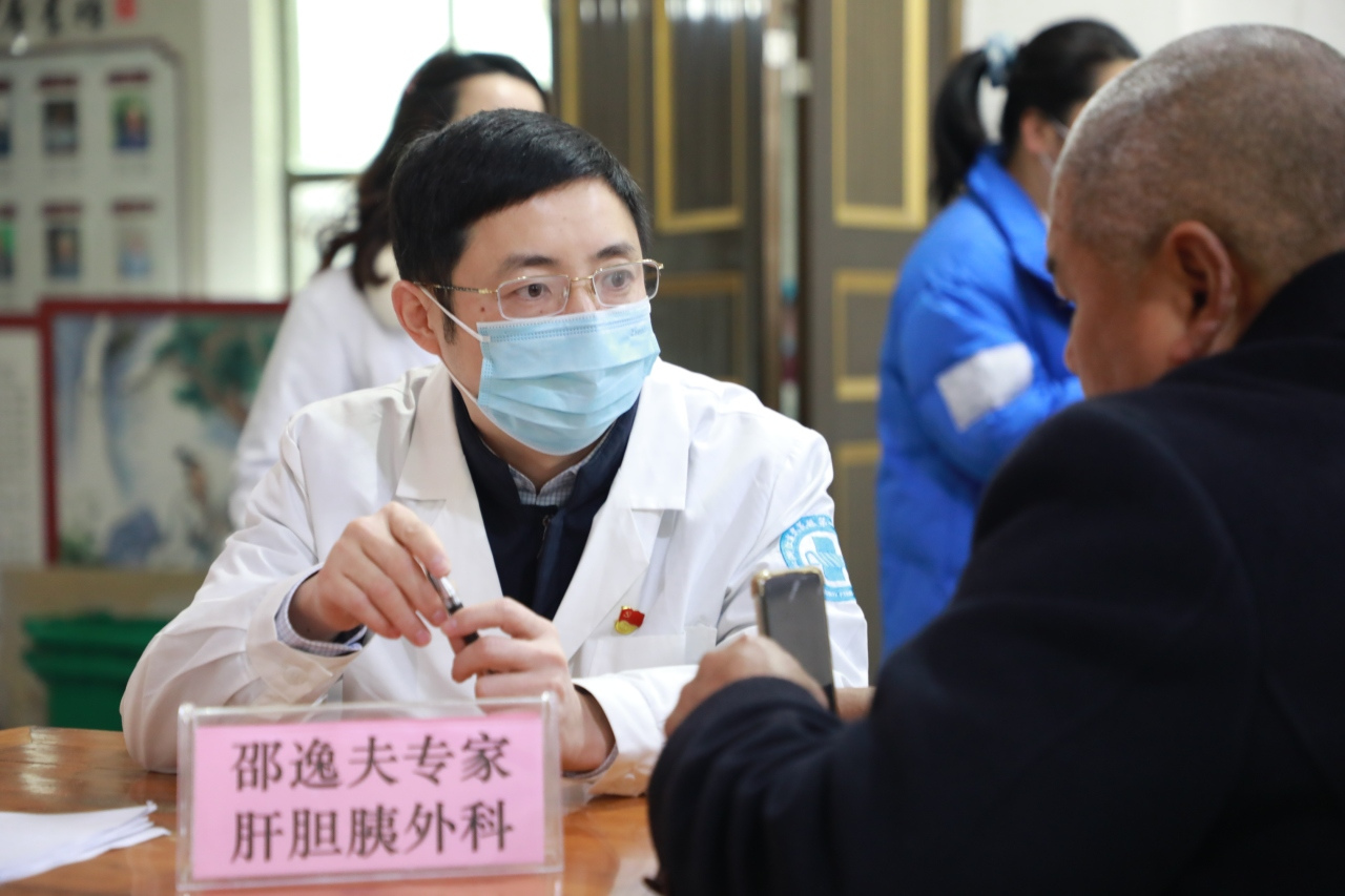党建共建基地挂牌 医疗资源下沉到村