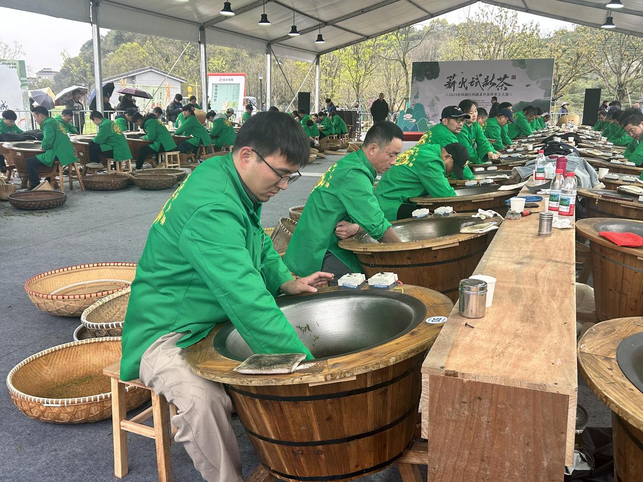 西湖龙井“炒茶王”诞生 这届炒茶大赛科技感满满