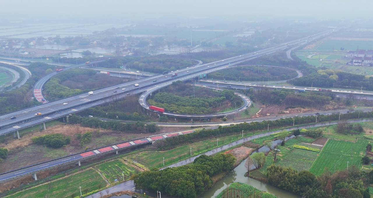 乍嘉苏高速公路实景航拍图 周上洪摄.png