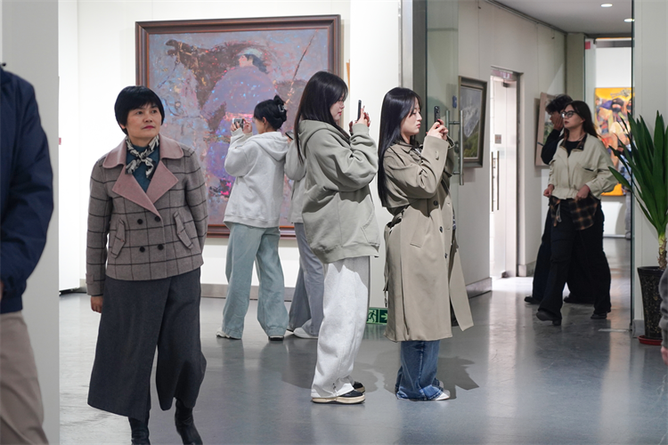 6.展览现场.png