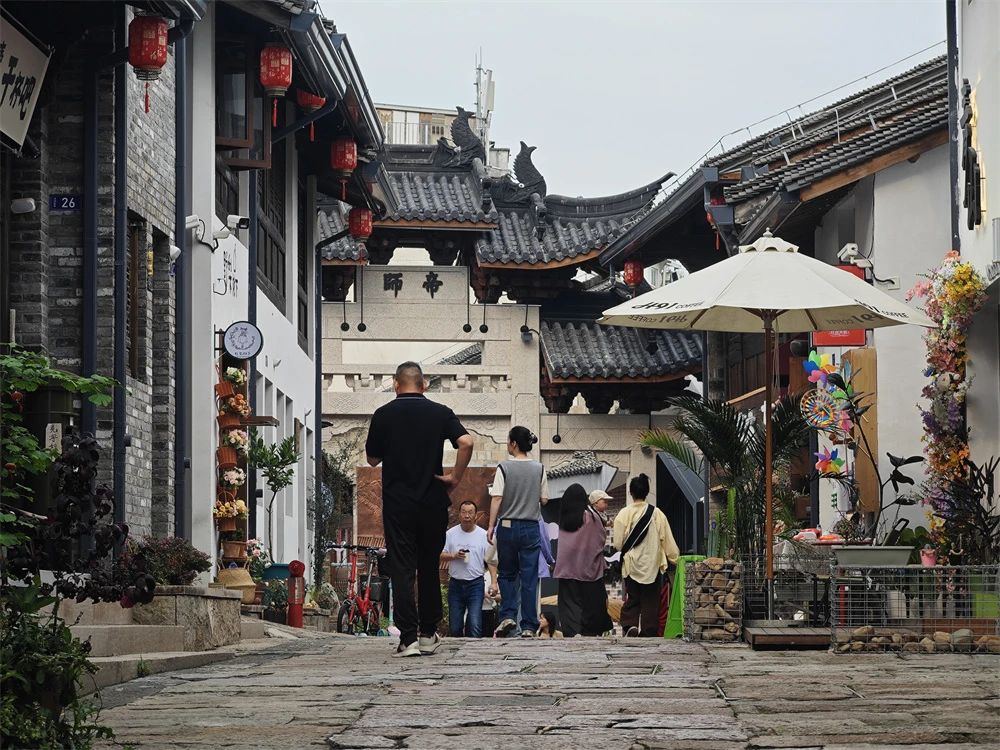 △刘祠堂背老街新貌。程昌福 摄.jpg