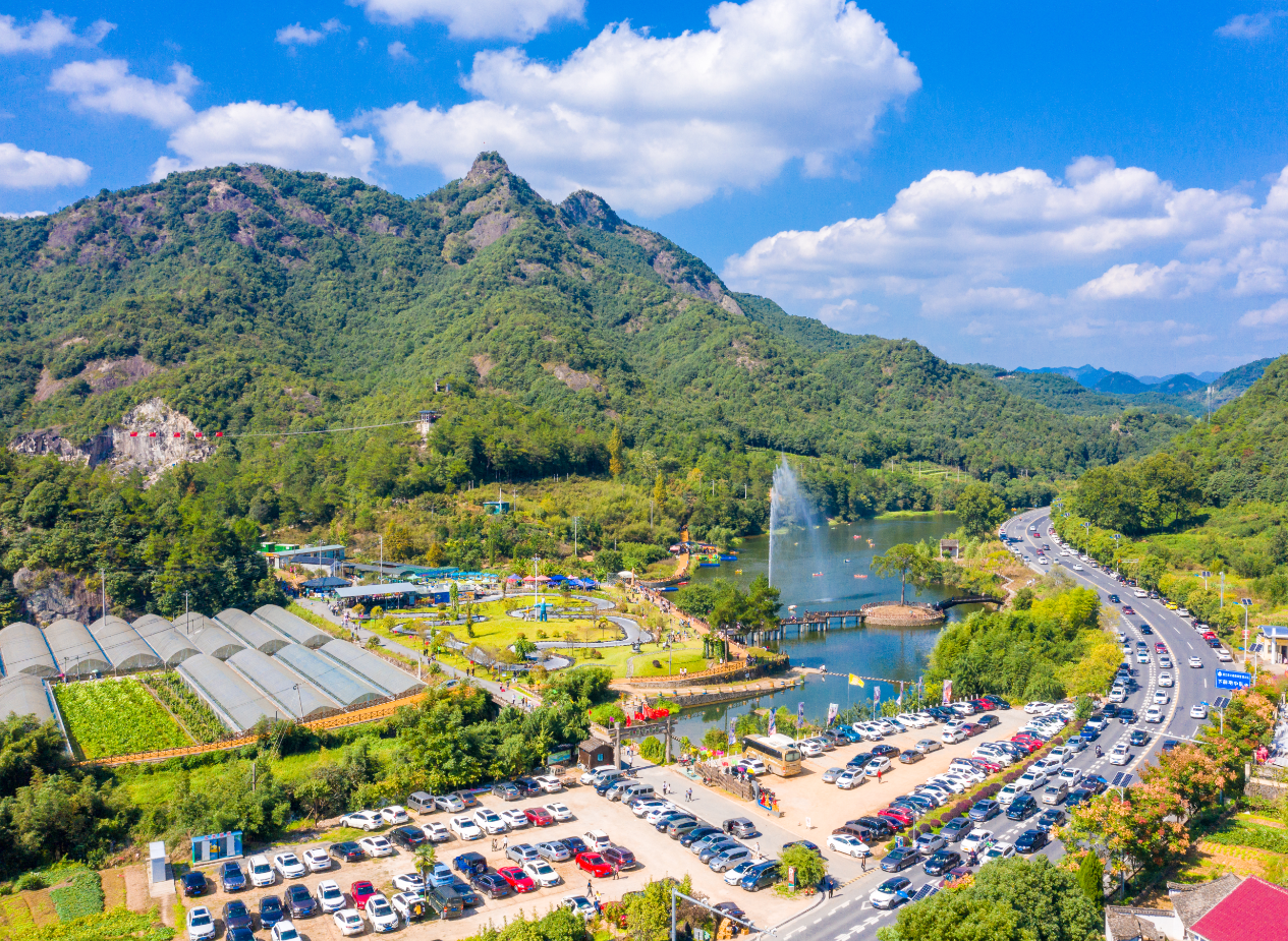 浦江县境内的219省道(原20省道)已经成了乡村共富路幸福路。浦江县委宣传部供图 浦江县境内的219省道(原20省道)已经成了乡村共富路幸福路。浦江县委宣传部供图