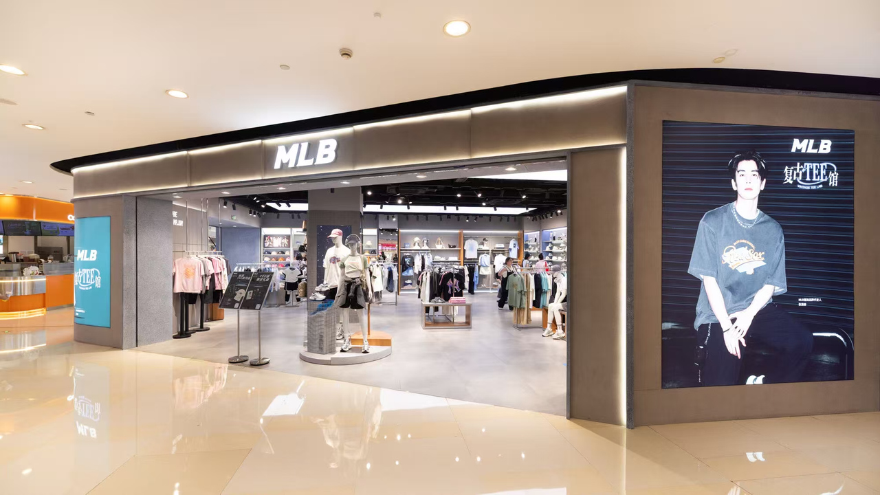 MLB品牌代言人张凌赫现身杭州门店 解锁潮流新地标