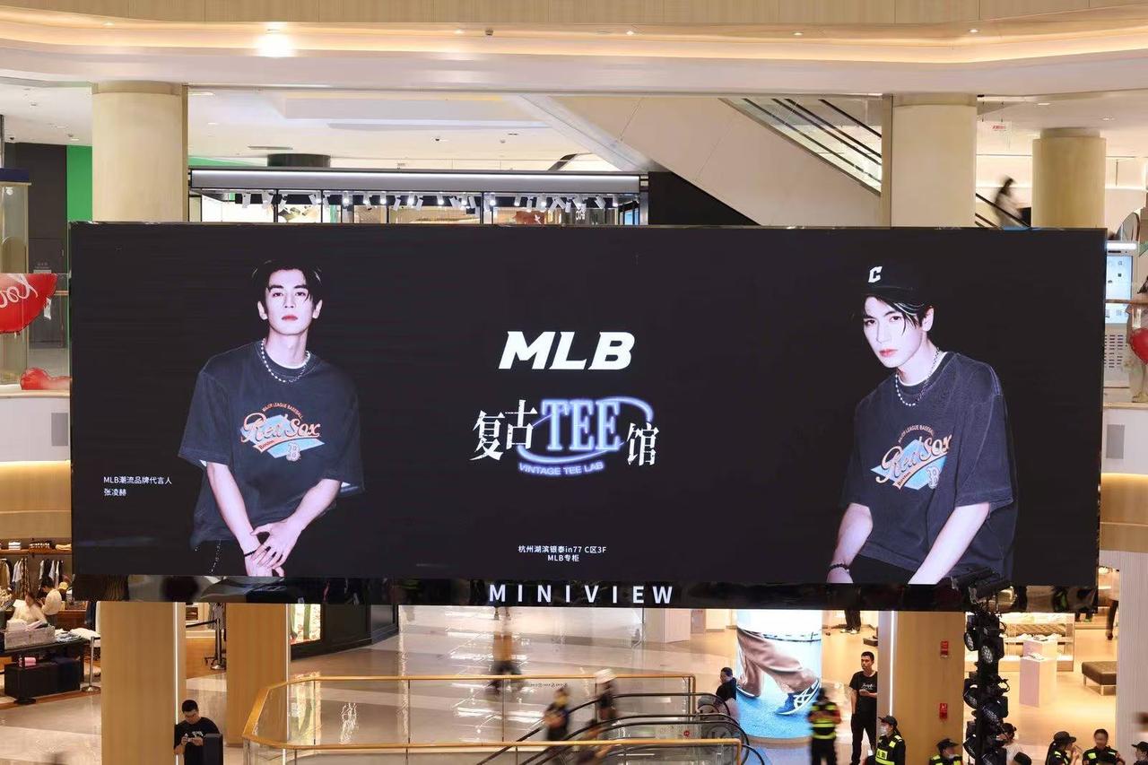 MLB品牌代言人张凌赫现身杭州门店 解锁潮流新地标