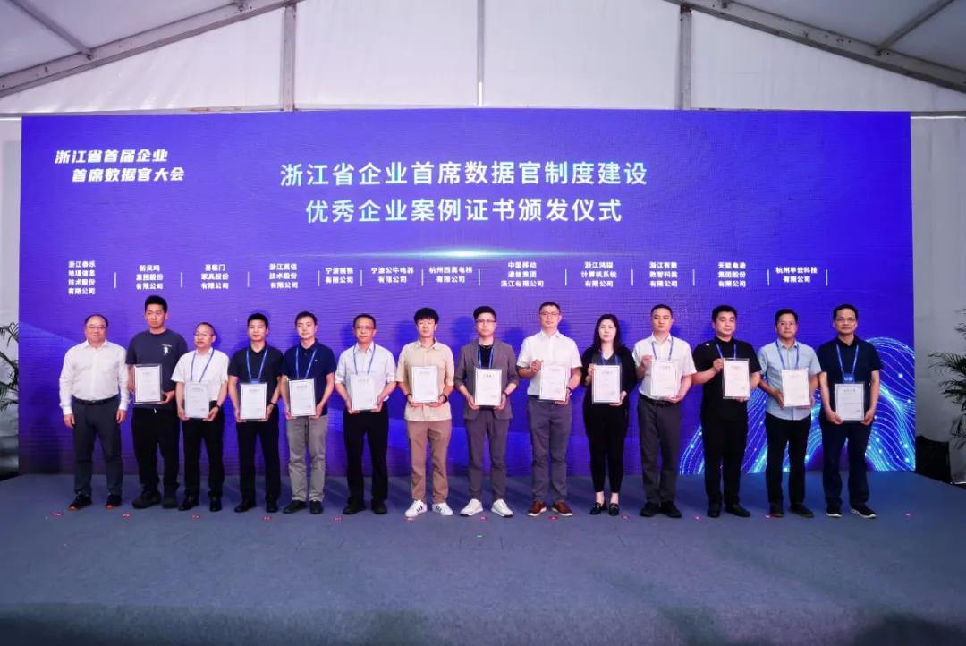 1924406444065533952.webp 图片