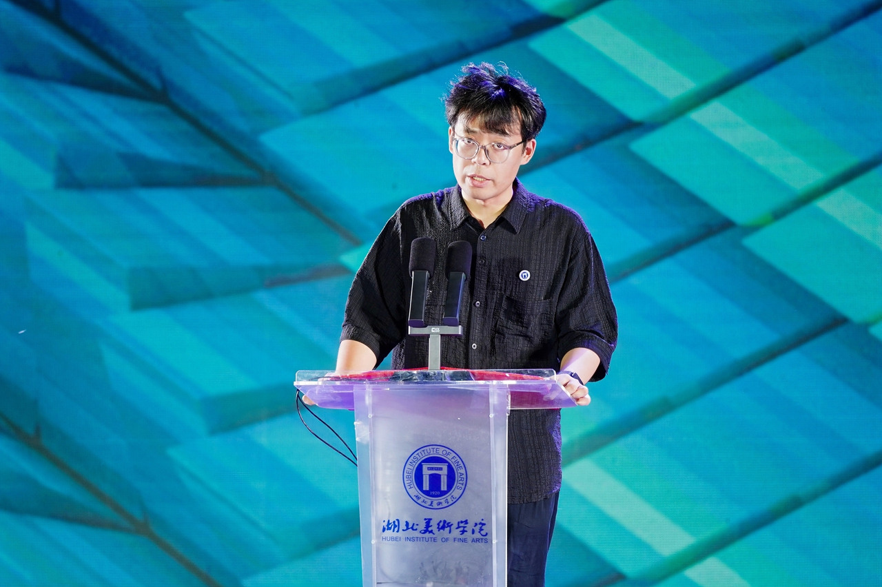 毕业生教师代表、艺术人文学院教师陈越发言.jpg