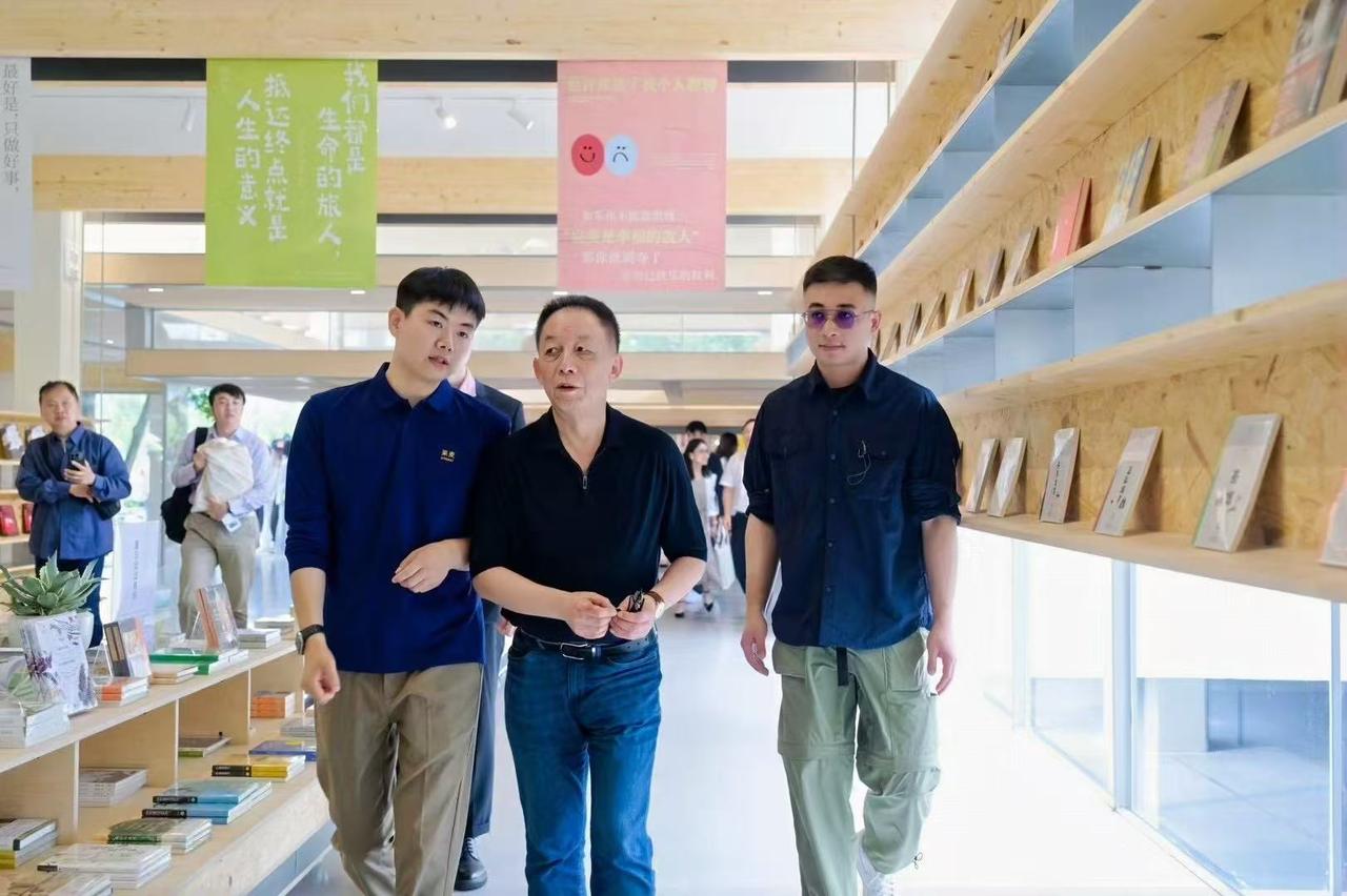 去班味的西溪・果麦书店来了,易中天邀您开启“一生的阅读计划”