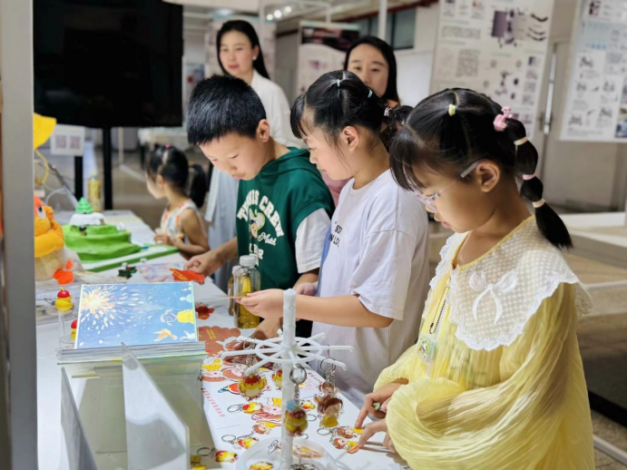 青春筑梦,美育同行——湖北美术学院工业设计学院与武汉光谷为民实验学校联合举办美育实践活动174.png