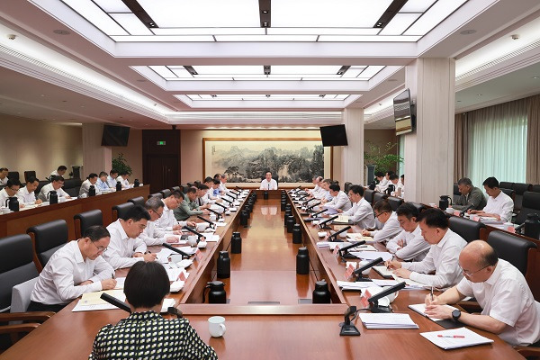 专题学习会压糊.jpg