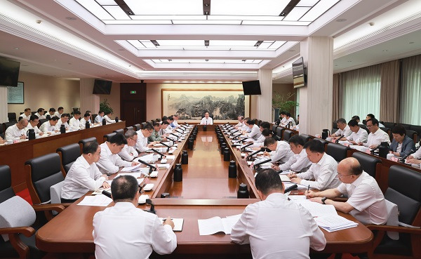 常委会压糊.jpg