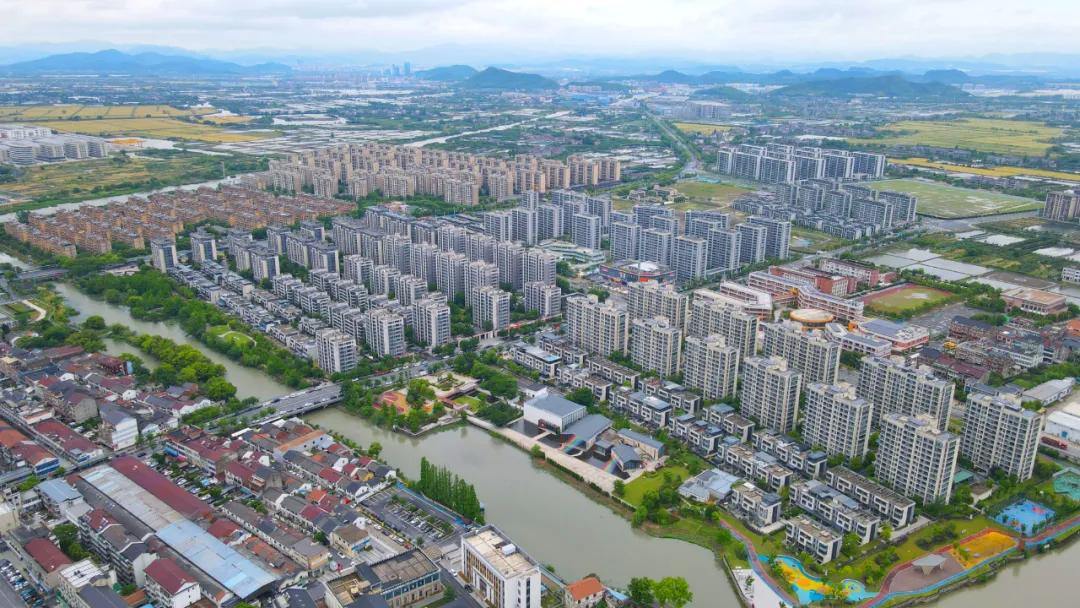1932989170838384640.webp 图片