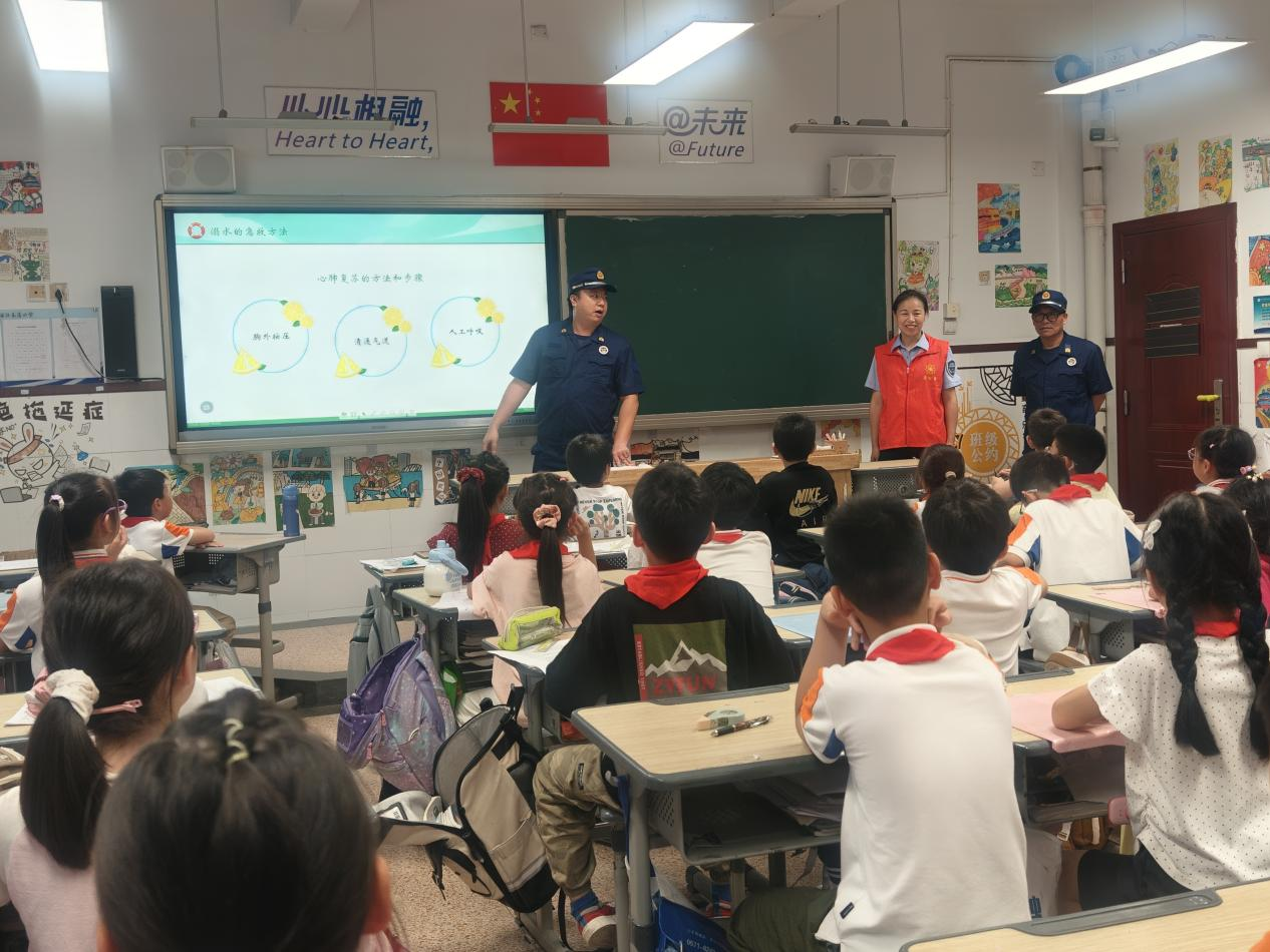 防溺水宣传进校园 警企共筑暑期安全防线