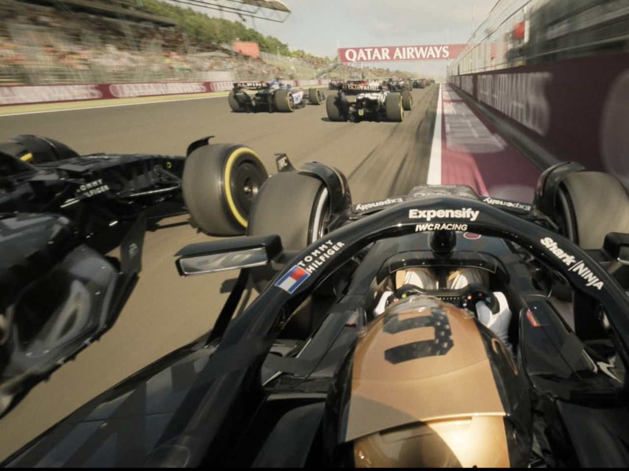 《F1:狂飙飞车》:用IMAX看全世界最烧钱的比赛,就是这么爽