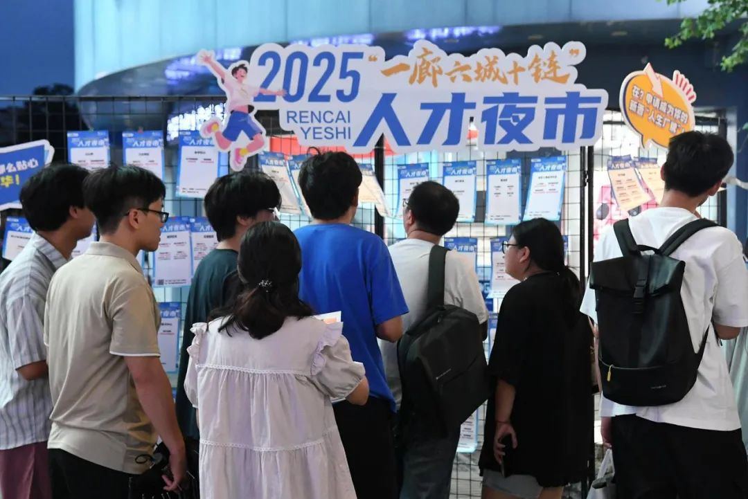 困在同侪压力里的年轻人