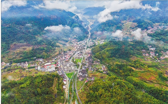 云和县崇头镇鸟瞰图。 通讯员 王金洪 摄.jpg
